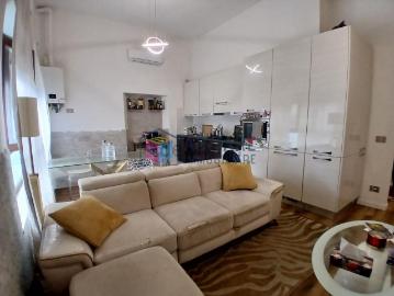 Villetta a schiera in vendita di 62 m² in Piazza del Fiore, 57128