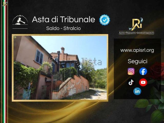 Villetta a schiera in vendita di 643 m² in Frazione Villa Romita