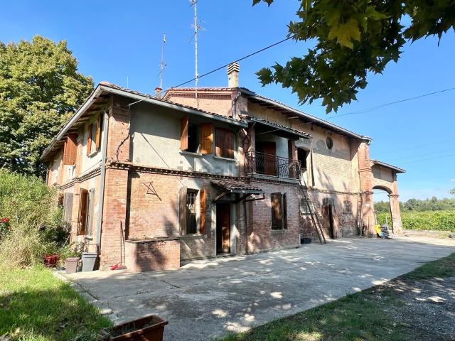 Villetta a schiera in vendita di 674 m² in Via Monteveglio