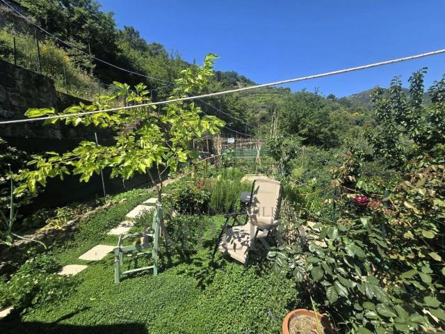 Villetta a schiera in vendita di 68 m² in Via Felice Cascione, 19