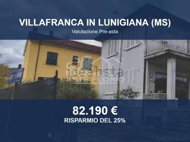 Villetta a schiera in vendita di 692 m² in Via F. Petrarca, 12