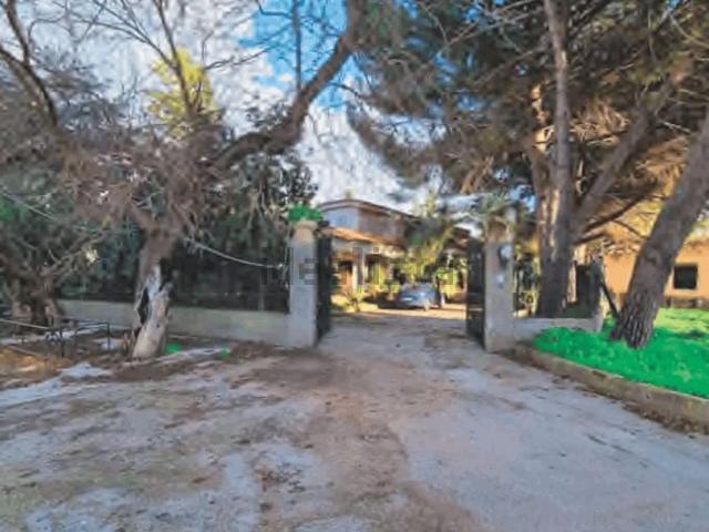 Villetta a schiera in vendita di 709 m² in Via Marangio, 190