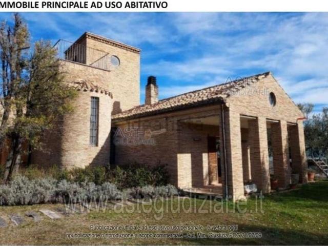 Villetta a schiera in vendita di 718 m² in Contrada Colle Vertieri