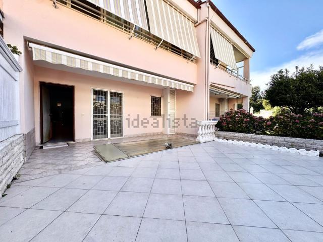 Villetta a schiera in vendita di 77 m² in Via dei Gladioli, 38