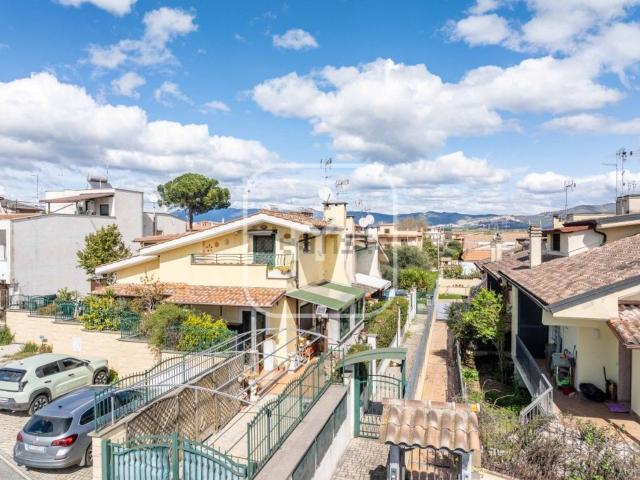 Villetta a schiera in vendita di 75 m² in Via Montottone