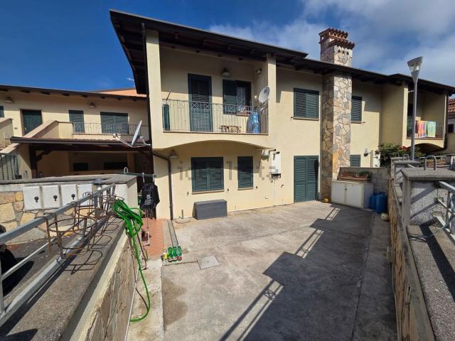 Villetta a schiera in vendita di 80 m² in Contrada Lago, 72