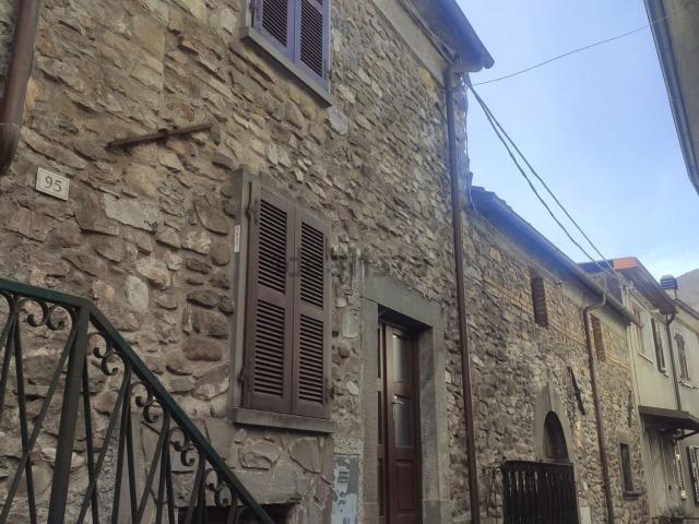 Villetta a schiera in vendita di 80 m² in Via Val d&apos Enza