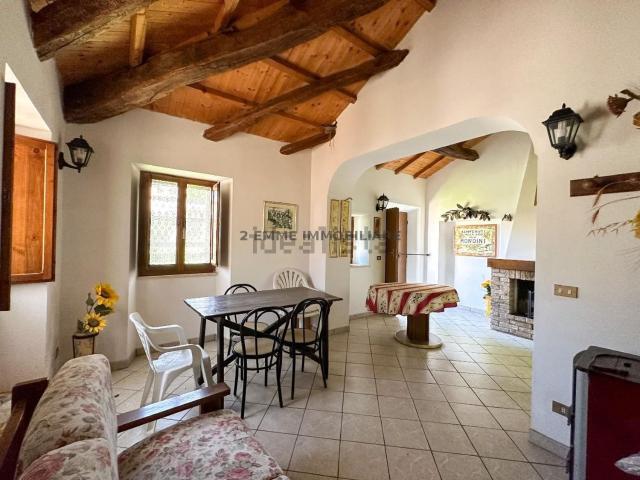 Villetta a schiera in vendita di 81 m² in Frazione Funti