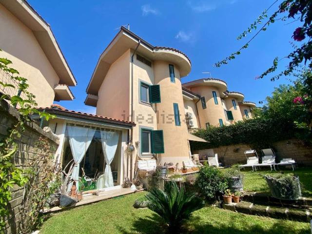 Villetta a schiera in vendita di 86 m² in Via Cina