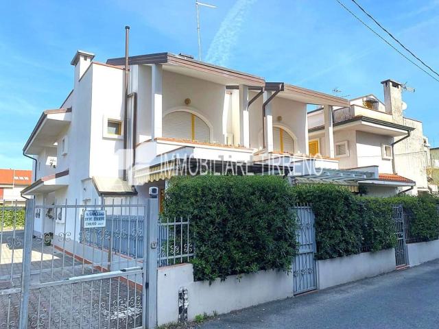 Villetta a schiera in vendita di 90 m² in Via dei Salici, 1