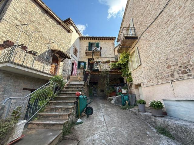 Villetta a schiera in vendita di 92 m² in Frazione Castiglioni