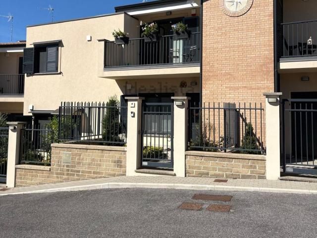 Villetta a schiera in vendita di 97 m² in Viale Africa, 11