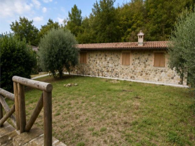 Villetta a schiera in vendita di 96 m² in Via della Follonata