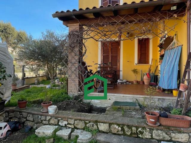 Villetta a schiera in vendita di 100 m² in Via madonna del perugino