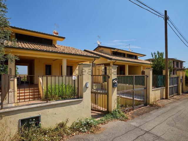 Villetta a schiera in vendita di 100 m² in Via Quadrelle