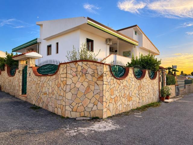 Villetta a schiera in vendita di 100 m² in Contrada Dino, 92