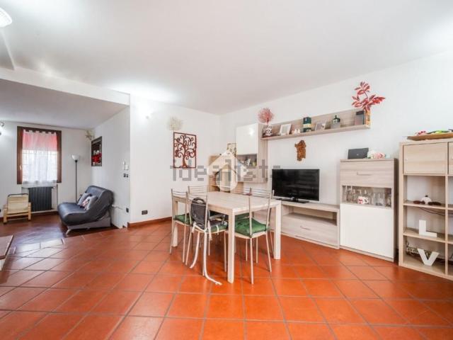 Villetta a schiera in vendita di 103 m² in Via Marco Emilio Lepido, 295