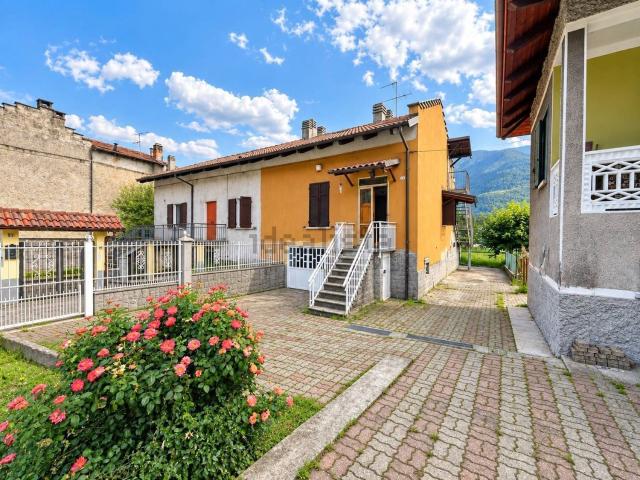 Villetta bifamiliare in vendita di 104 m² in Via Augusto Abegg, 57