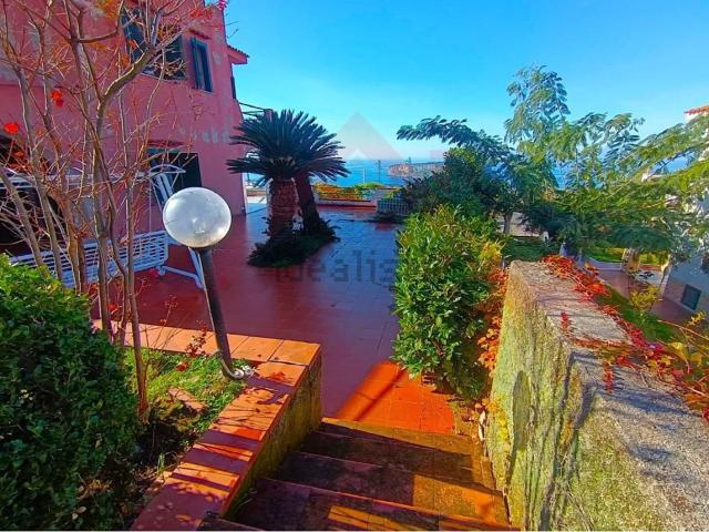Villetta a schiera in vendita di 104 m² in Viale Gregorio Medugno, 7