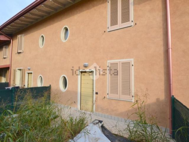 Villetta a schiera in vendita di 105 m² in Via Costituzione Repubblicana, 34