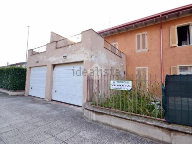 Villetta a schiera in vendita di 105 m² in Via Costituzione Repubblicana, 34
