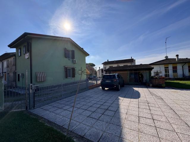Villetta a schiera in vendita di 105 m² in Via Giuseppe Garibaldi, 117