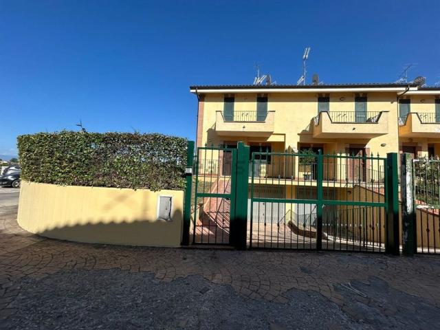 Villetta a schiera in vendita di 105 m² in Via Velletri