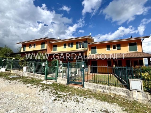 Villetta a schiera in vendita di 105 m² in Località Peretti, 3