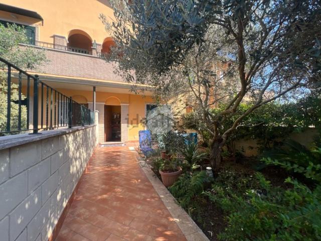 Villetta a schiera in vendita di 106 m² in Via Tiburtina Valeria