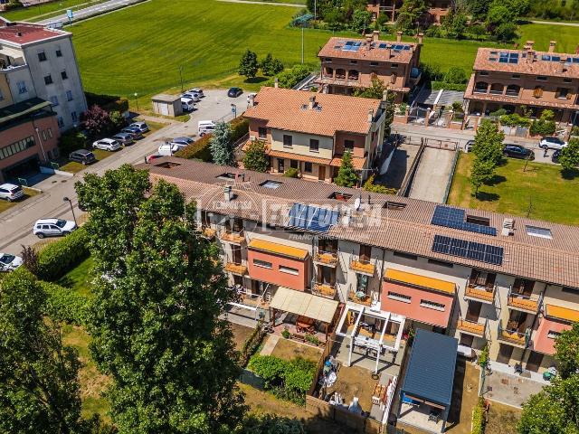 Villetta a schiera in vendita di 131 m² in Via Claterna