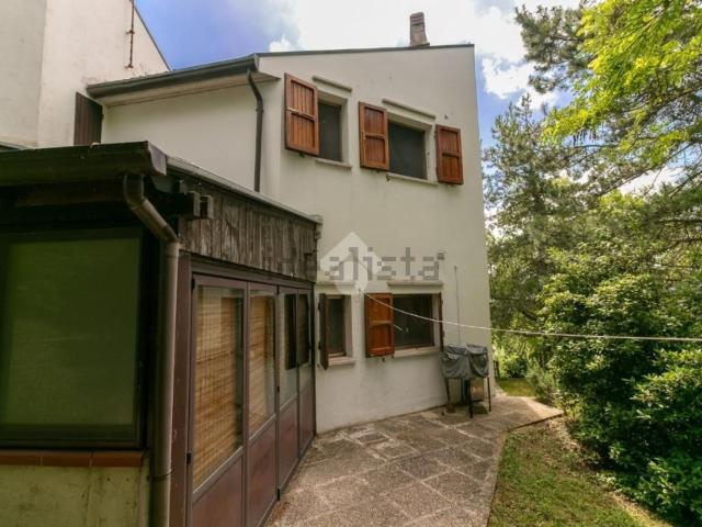 Villetta a schiera in vendita di 107 m² in Via della Quercia, 46