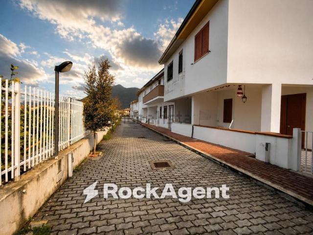 Villetta a schiera in vendita di 108 m² in Via Giovanni XXIII, 118