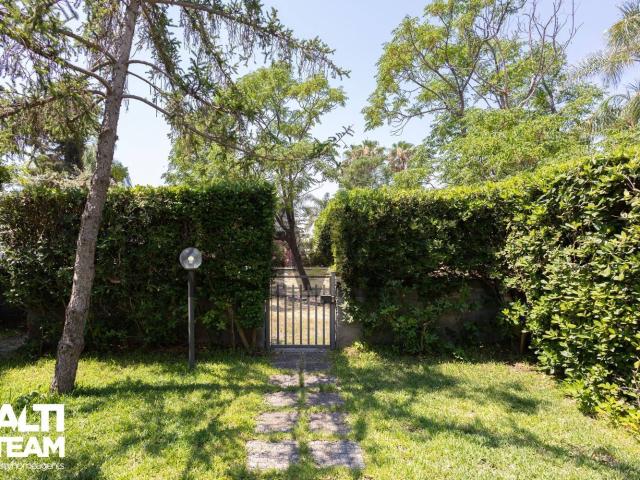Villetta a schiera in vendita di 108 m² in Via dott. Mario Amato, 5