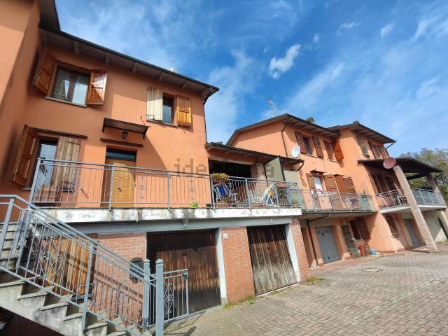 Villetta a schiera in vendita di 108 m² in Via Valle D&apos Aosta, 13