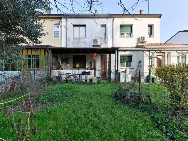 Villetta a schiera in vendita di 109 m² in Via dell&apos  Olmo, 55