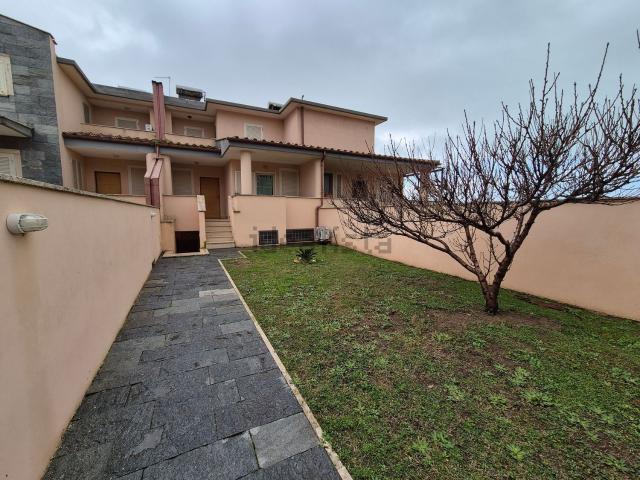 Villetta a schiera in vendita di 110 m² in Via Consorzio Focense, 43