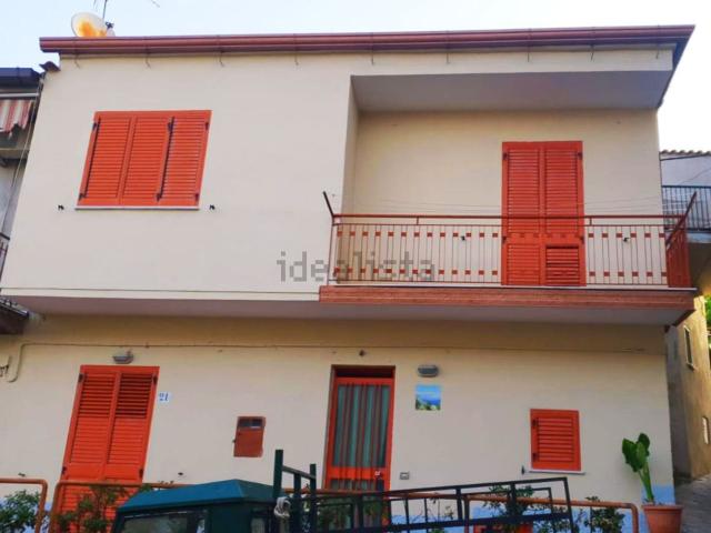 Villetta a schiera in vendita di 110 m² in Frazione Caprioli ctd. S.Caterina, 2