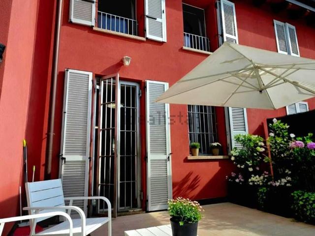 Villetta a schiera in vendita di 110 m² in Strada Naviglio Alto, 108