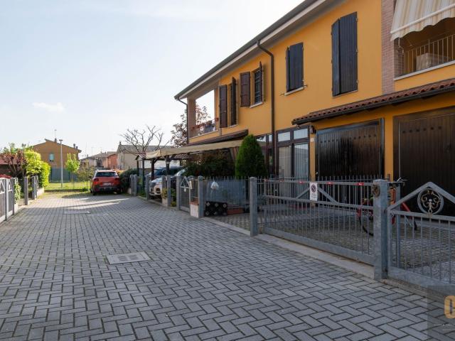 Villetta a schiera in vendita di 111 m² in Via Enrico Mezzetti