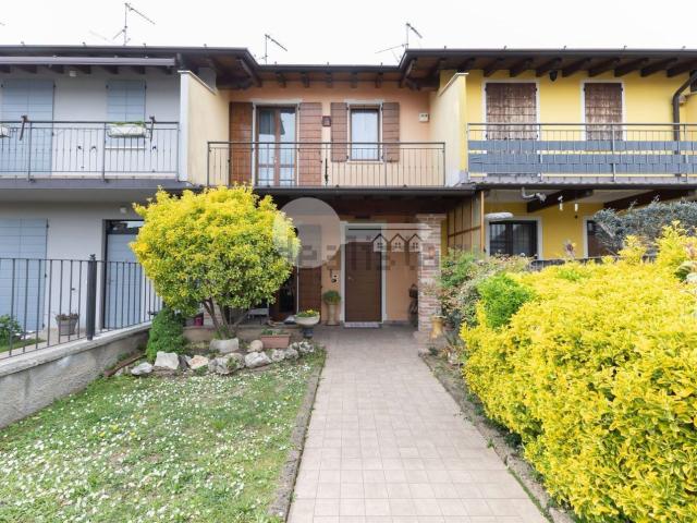 Villetta a schiera in vendita di 111 m² in Via Valle D&apos Aosta, 28