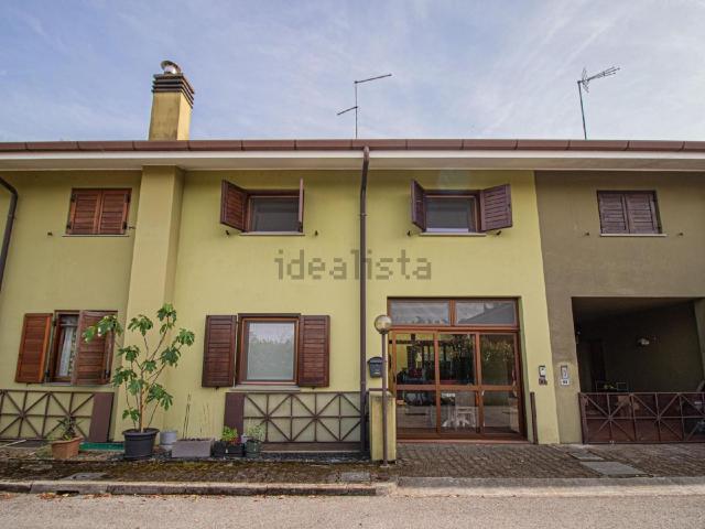 Villetta a schiera in vendita di 113 m² in Viale delle Mimose, 93