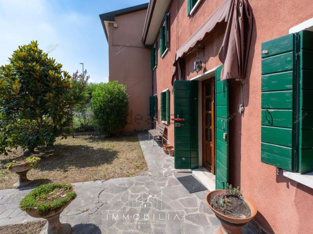 Villetta a schiera in vendita di 114 m² in Via della Stazione, 74