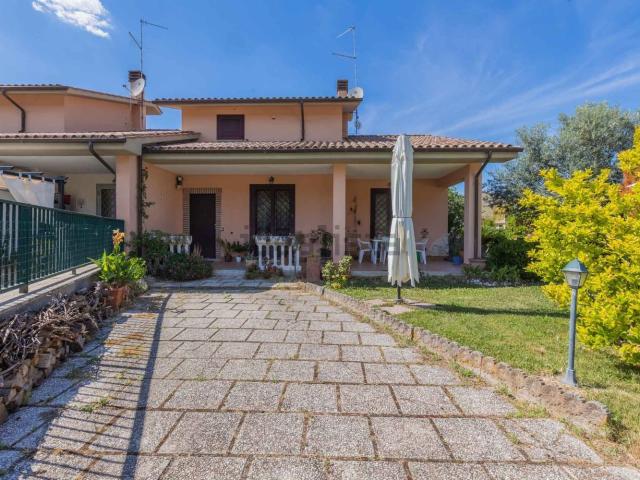 Villetta a schiera in vendita di 114 m² in Località Pitirolo