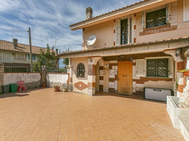 Villetta a schiera in vendita di 115 m² in Via Coghinas, 62