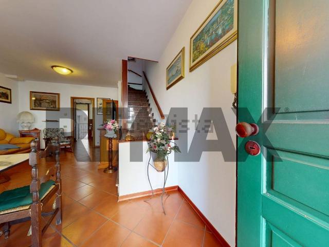 Villetta a schiera in vendita di 115 m² in Via dei Lecci, 24