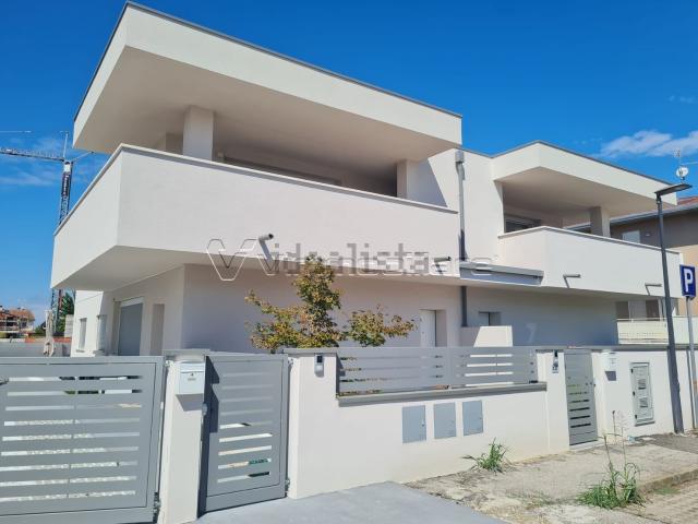 Villetta a schiera in vendita di 115 m² in Via Marinetti, 137