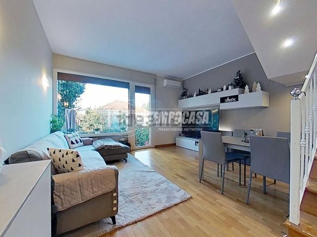 Villetta a schiera in vendita di 115 m² in Viale Regina Margherita, 47