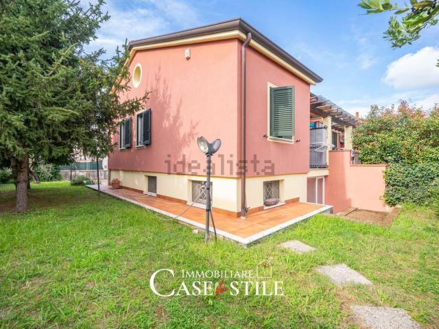 Villetta a schiera in vendita di 117 m² in Via Cisa Traversa III, 35