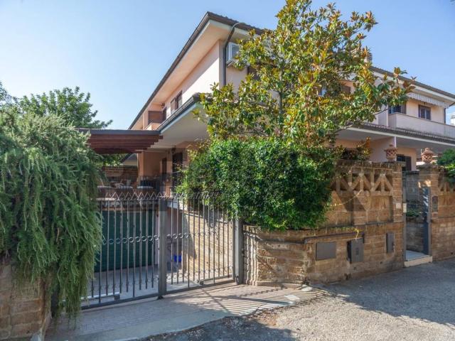 Case e ville in vendita di 160 m² in Via Torre