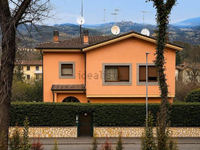 Villetta a schiera in vendita di 119 m² in Via Roberto Ruffilli, 33